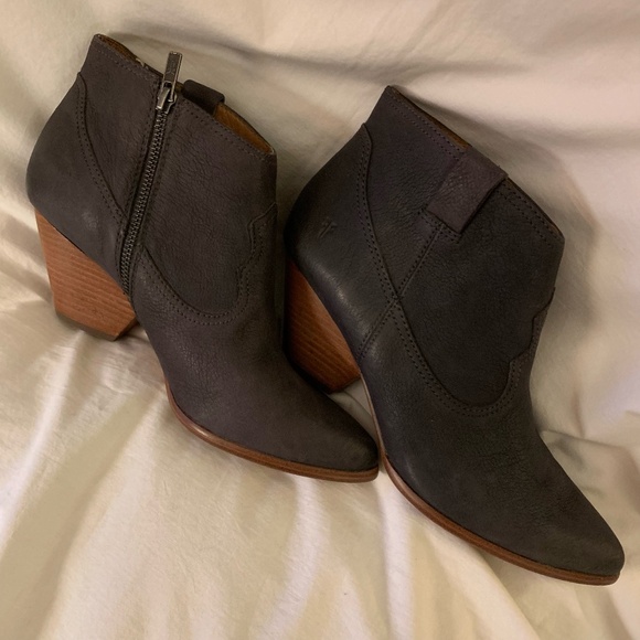Frye 'Reina' western ankle boots in blue nubuck leather - Picture 6 of 10